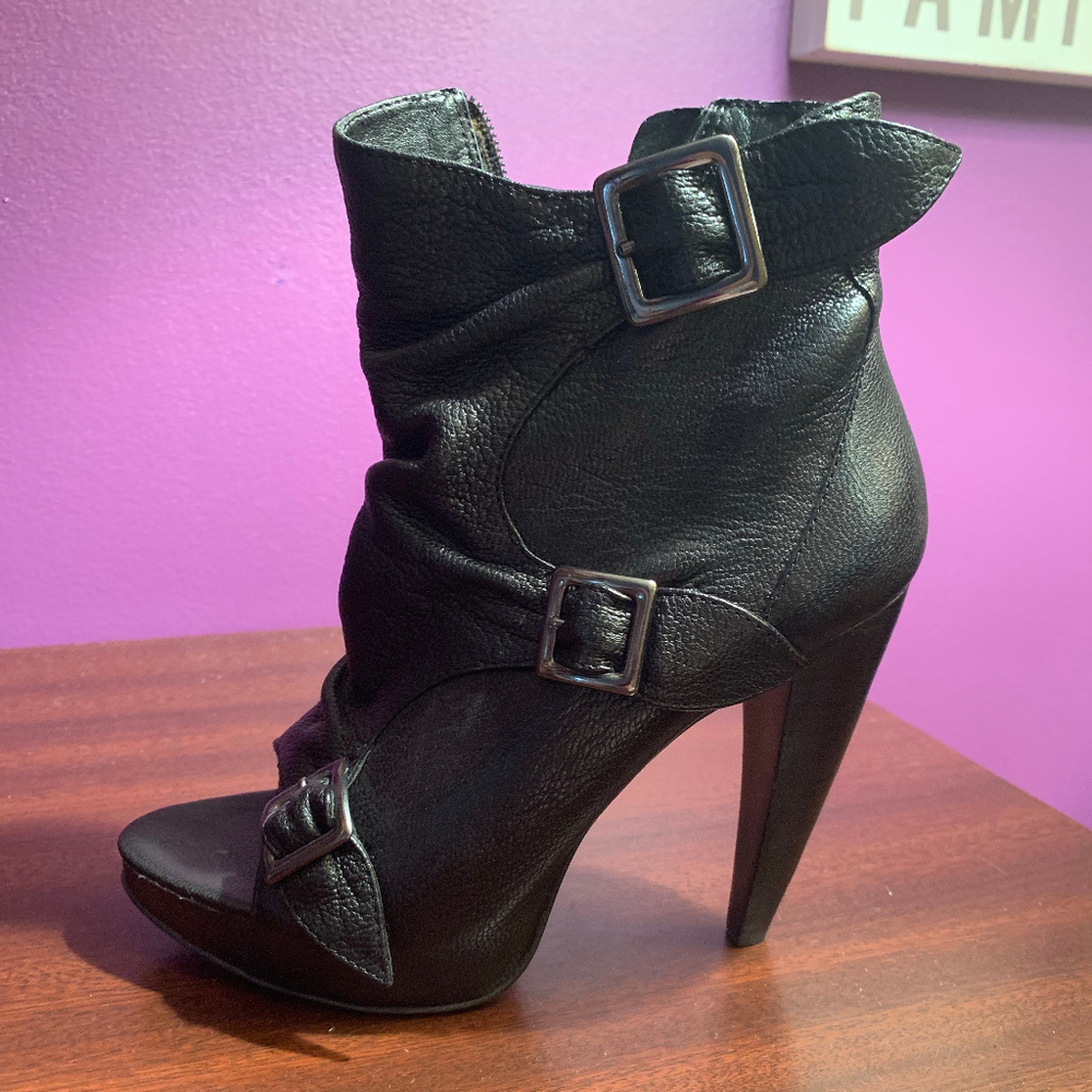 Steve Madden Black Open Toe Booties Size 6.5